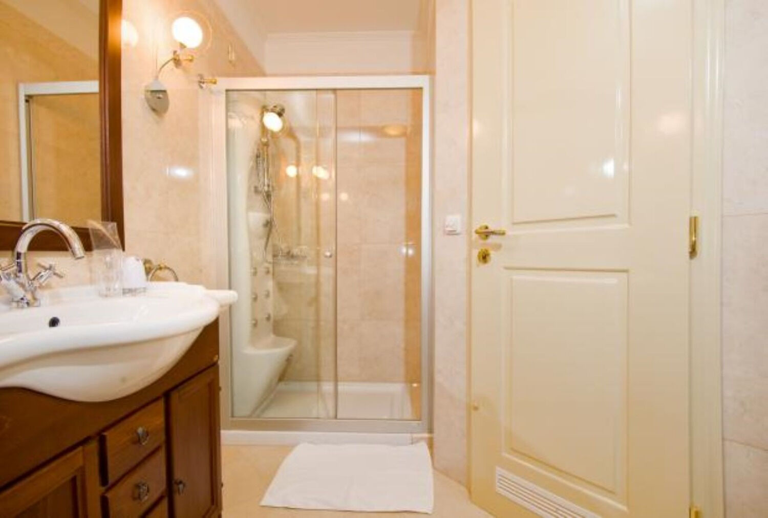 Apartments and Room Luxury dream 11116-A1