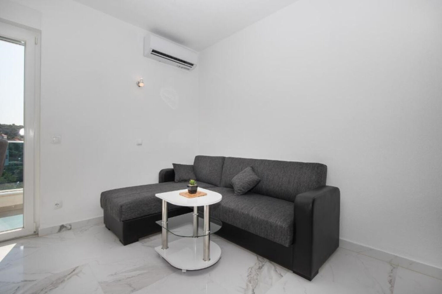 Apartments Ivan 111171-A1