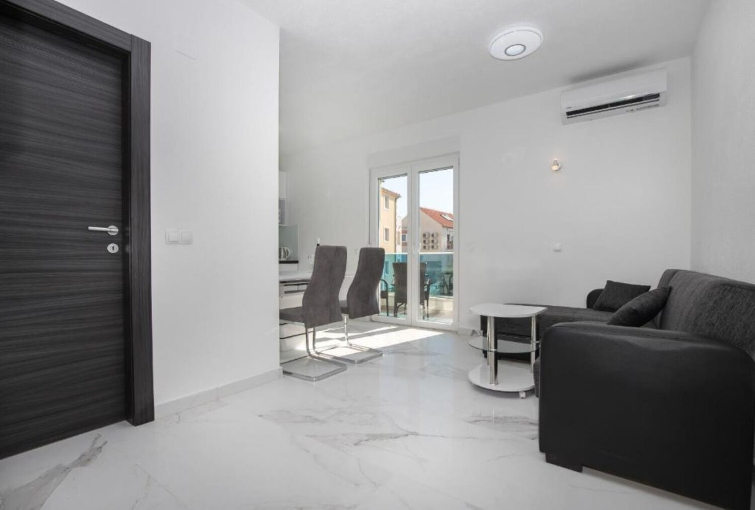 Apartments Ivan 111171-A2