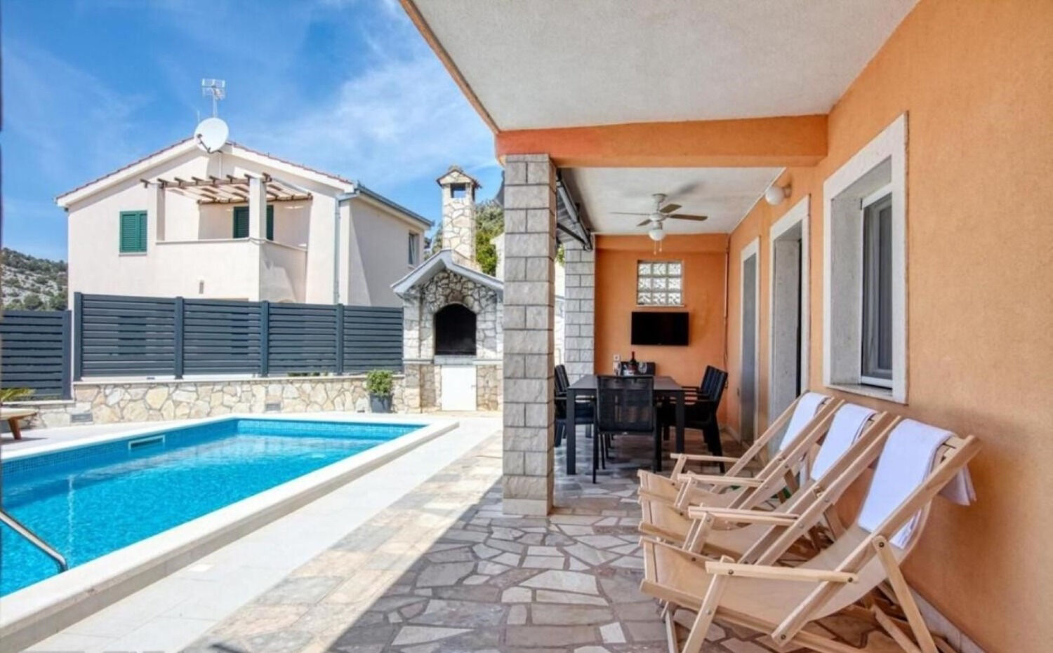 House Mirka 11135-K1