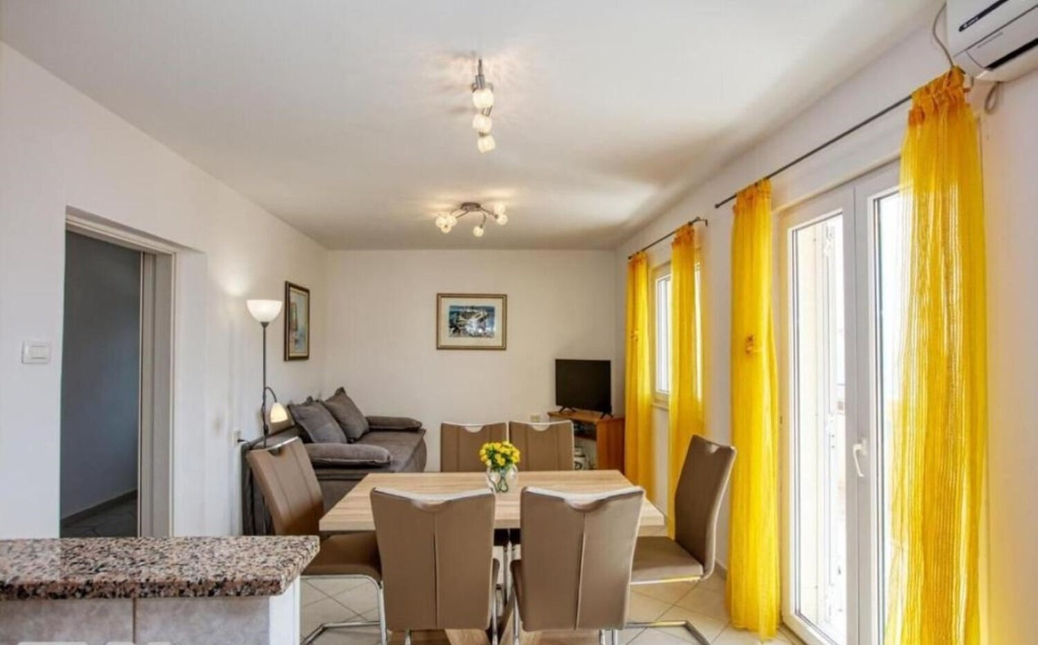 House Mirka 11135-K1