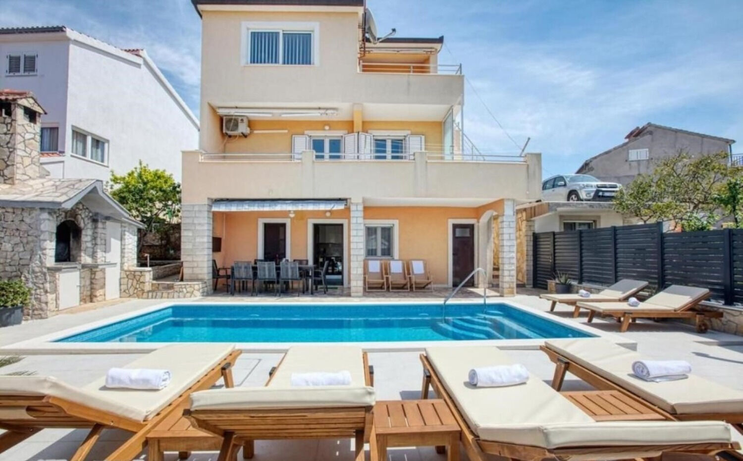 House Mirka 11135-K1