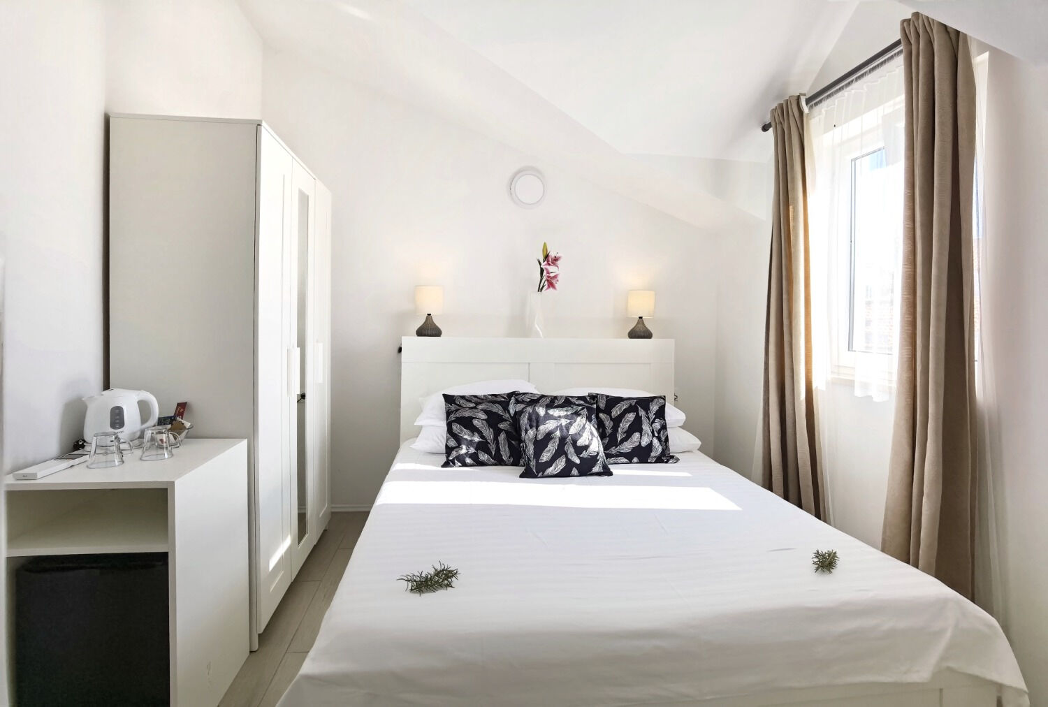 Room Boutique Rooms 111391-S8