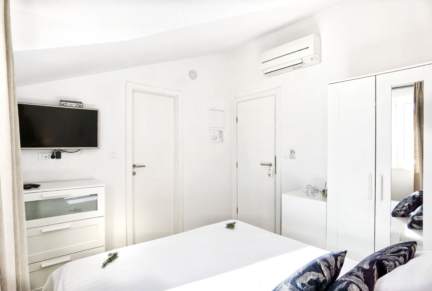 Room Boutique Rooms 111391-S8