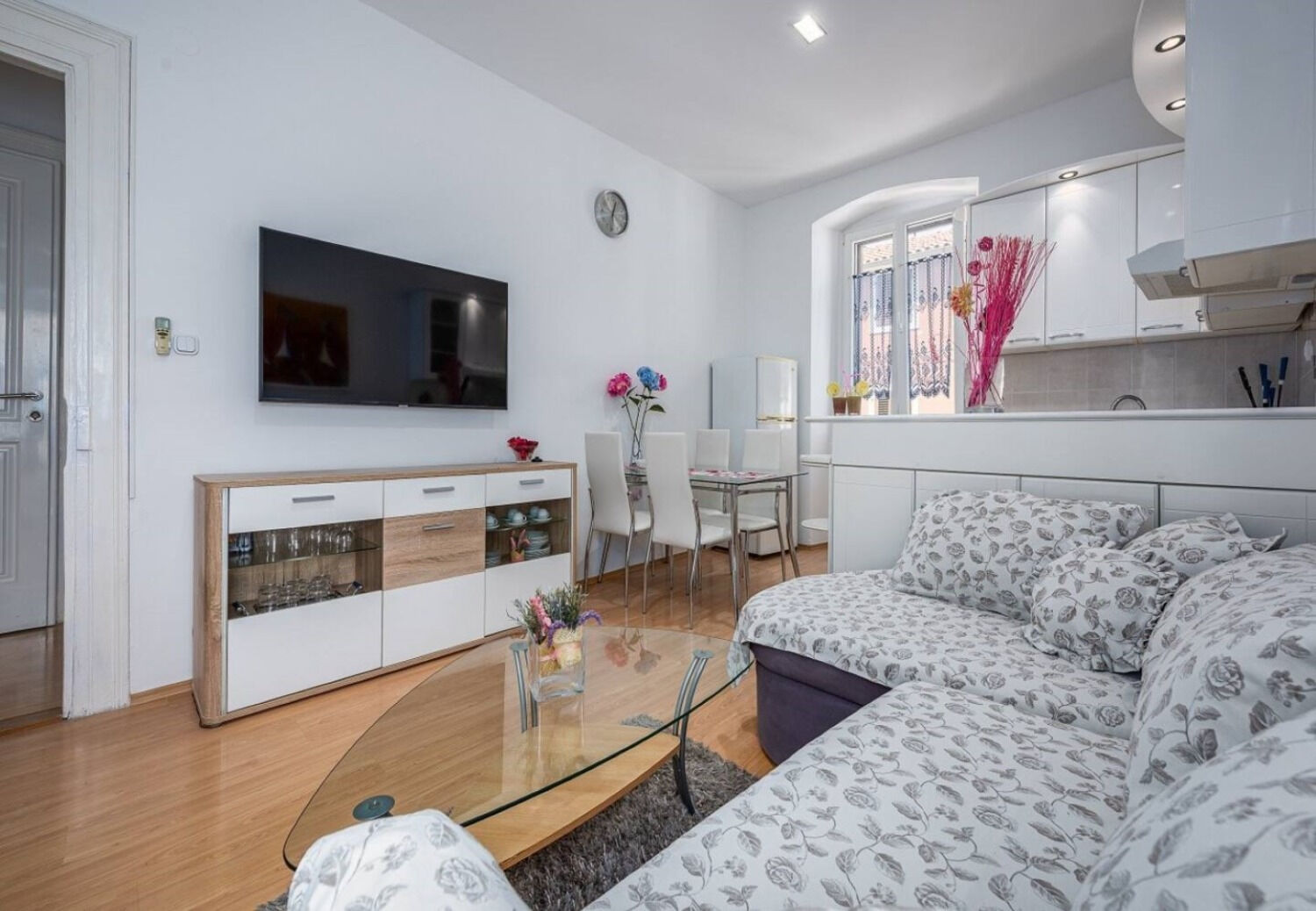 Apartment Ariana 111421-A1