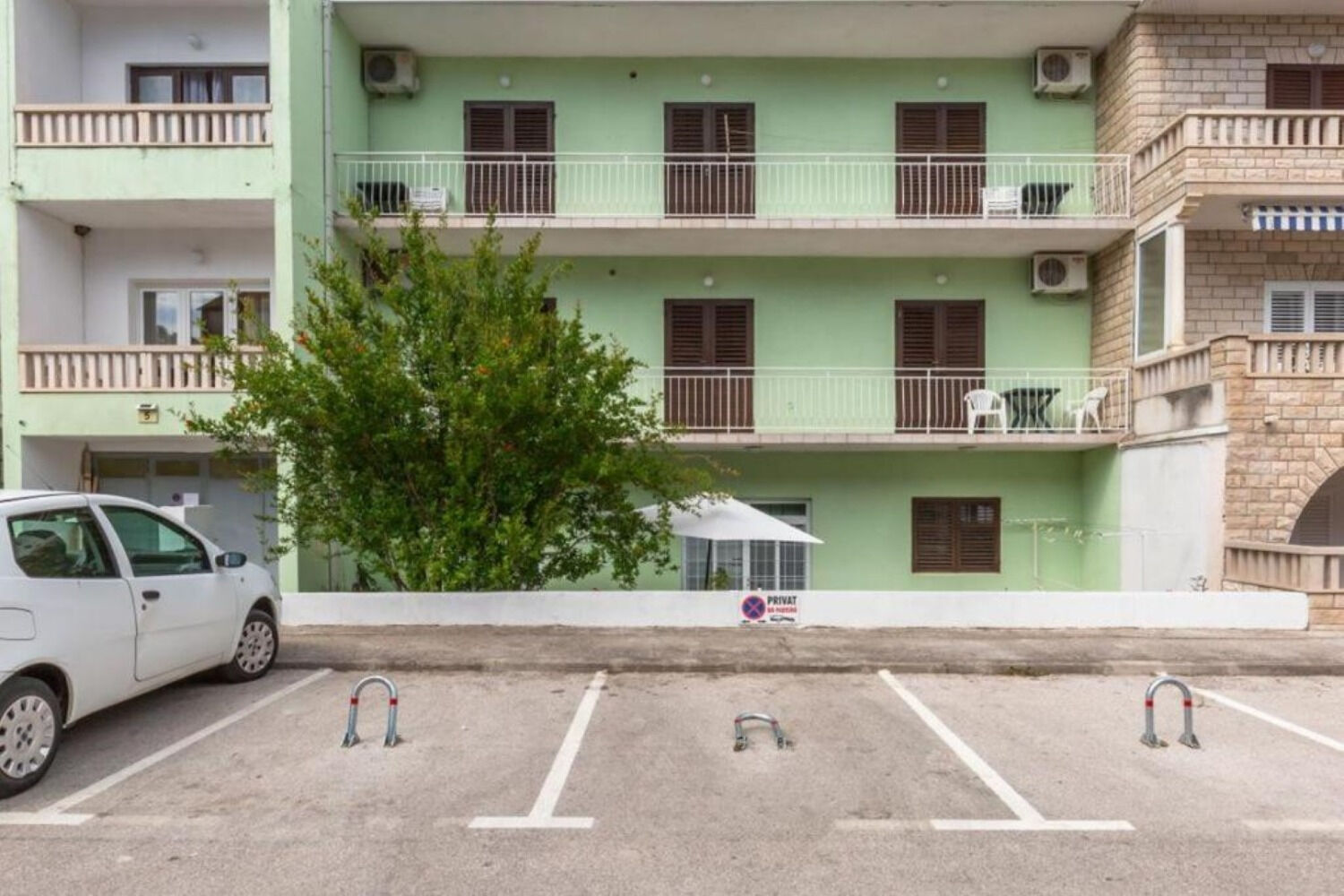 Apartments and Room Tattoo 111881-A4