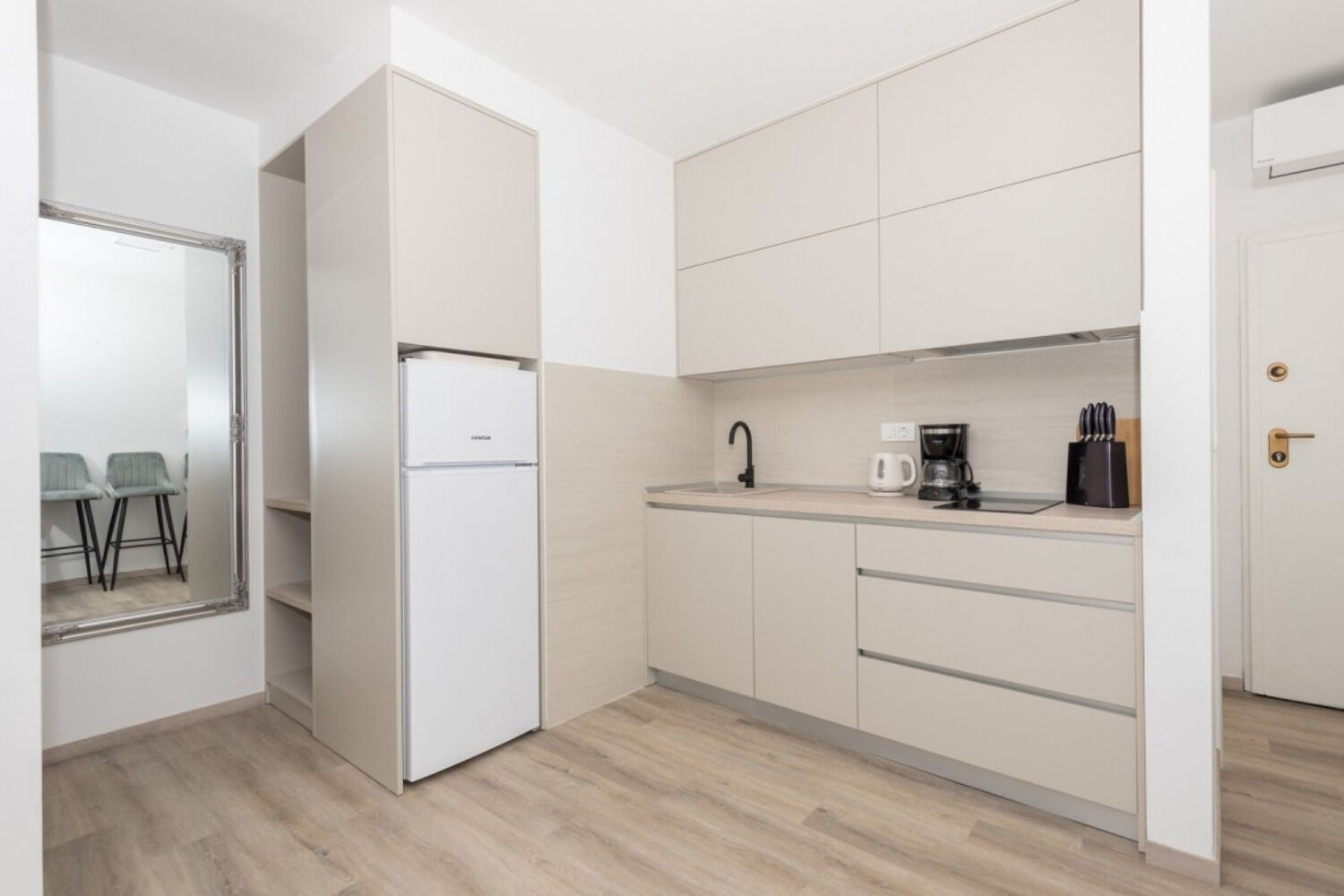 Apartments Mari 111891-A2
