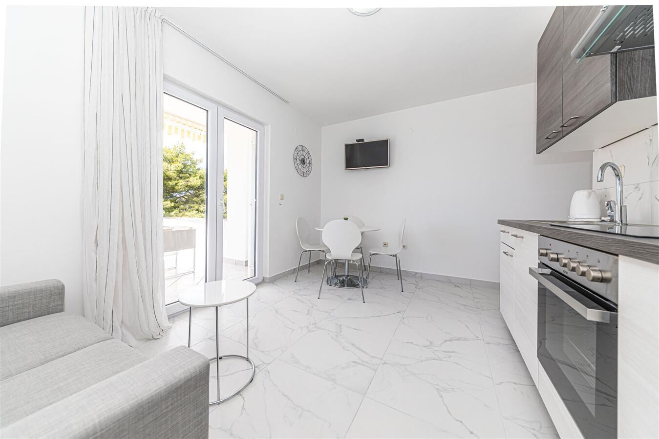 Apartments Bozo 112021-A1