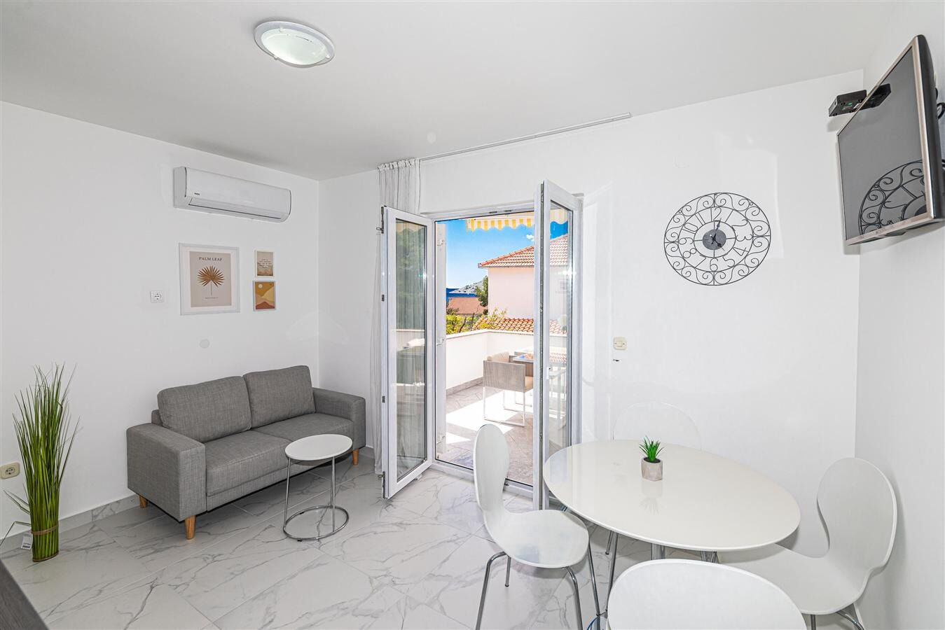 Apartments Bozo 112021-A1
