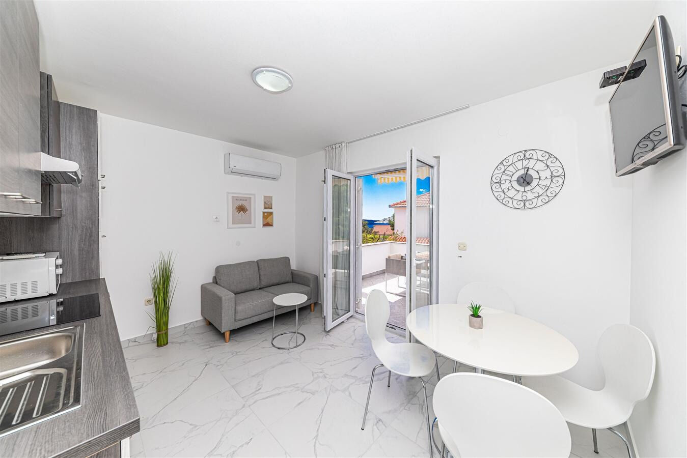 Apartments Bozo 112021-A1