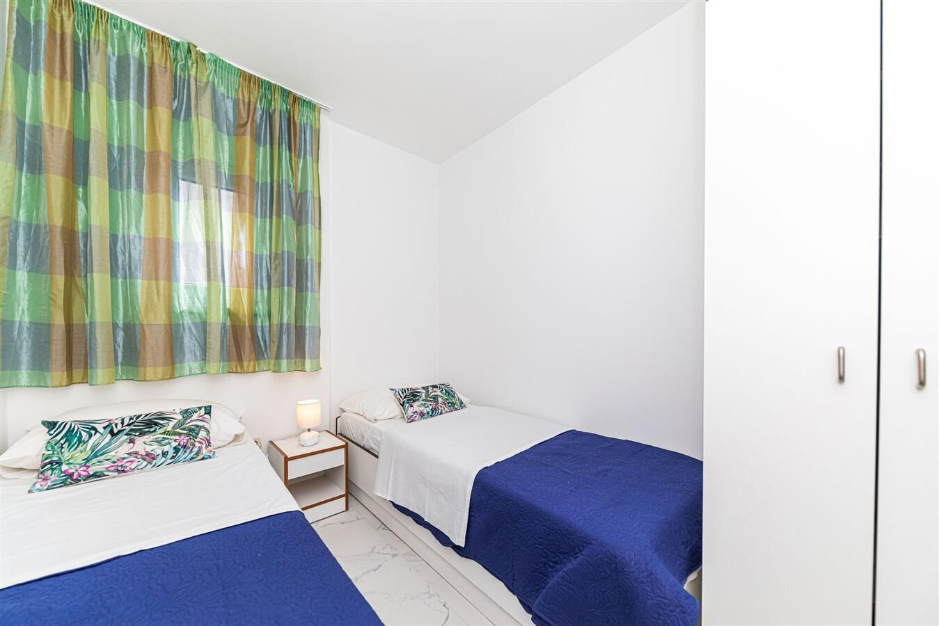 Apartments Bozo 112021-A1