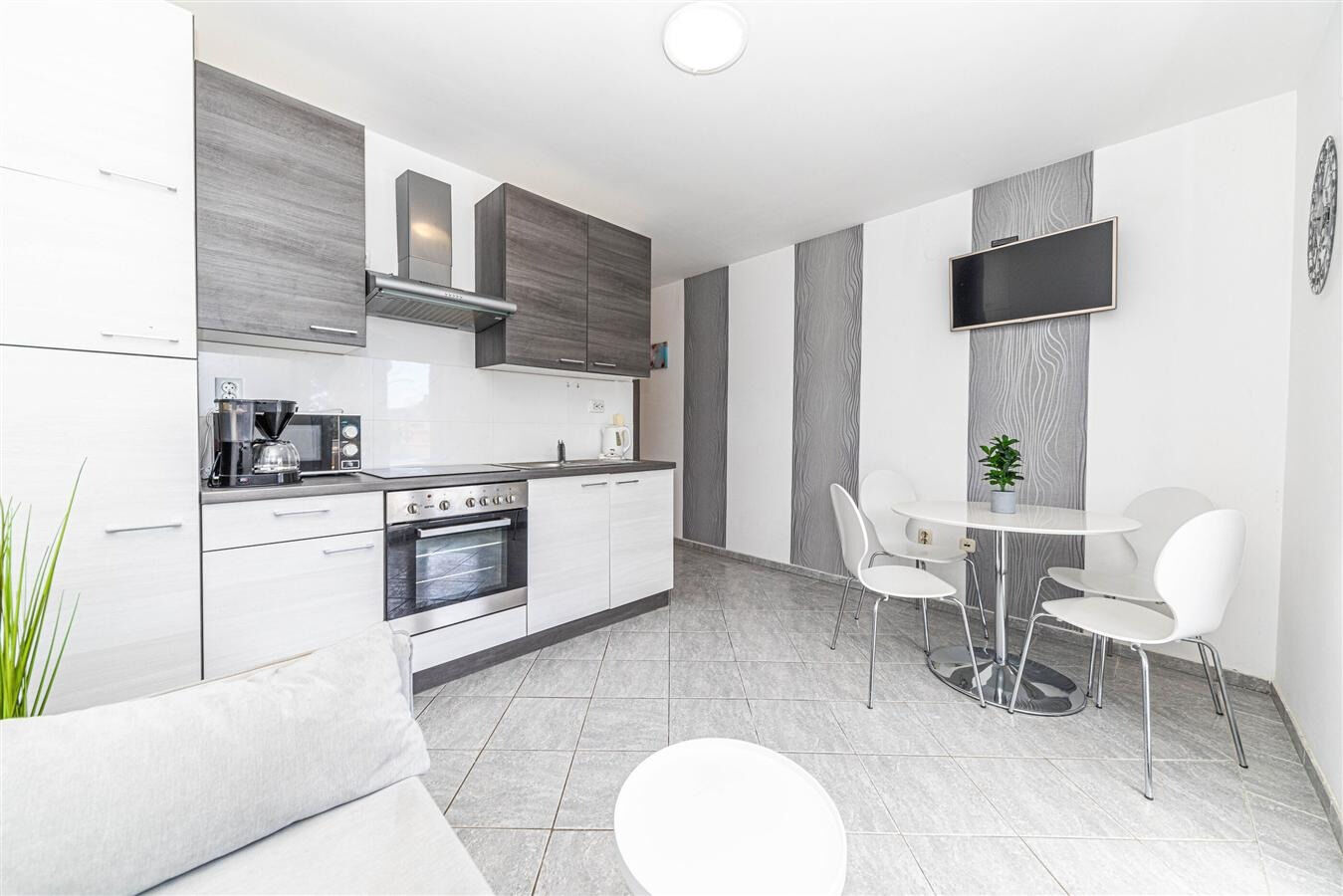 Apartments Bozo 112021-A2