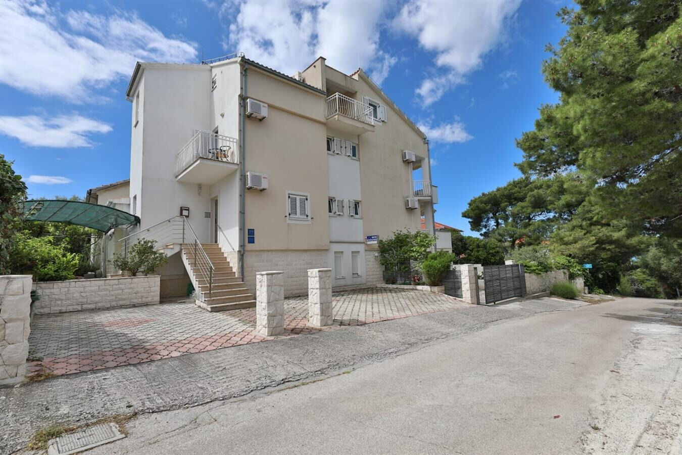 Apartments Bozo 112021-A2