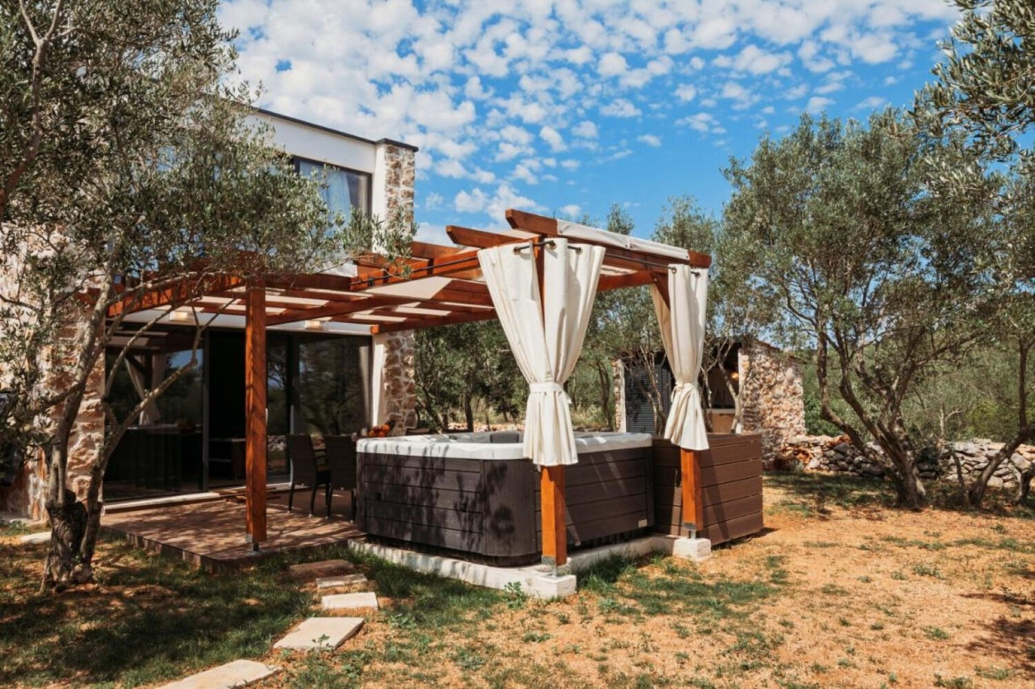 House Stone house with jacuzzi 112581-K1