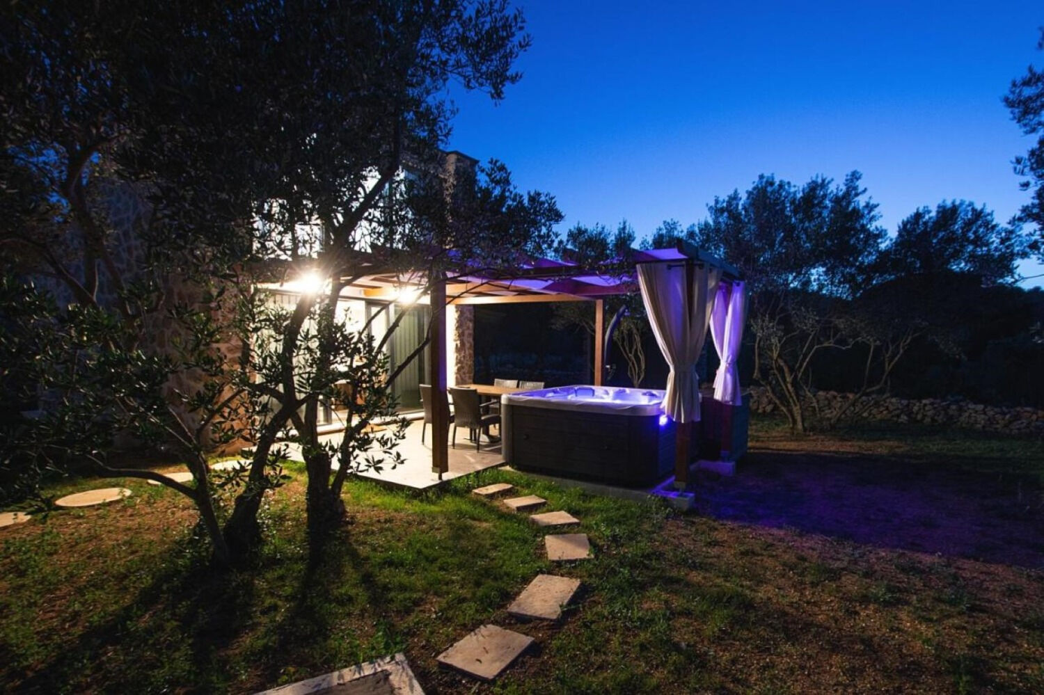 House Stone house with jacuzzi 112581-K1