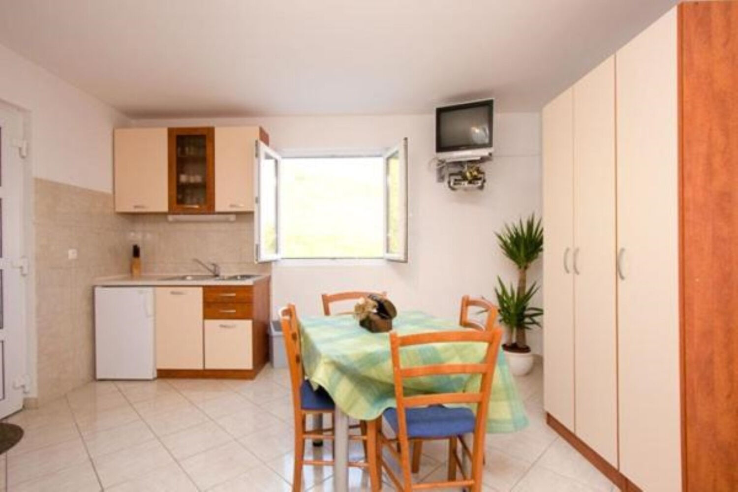 Apartments Paradiso 11267-A2