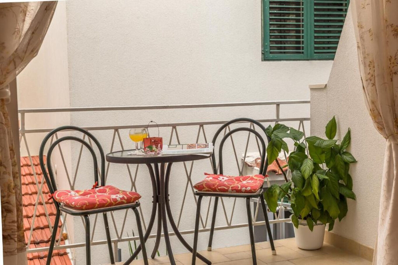 Apartments and Rooms Happiness 112801-A3