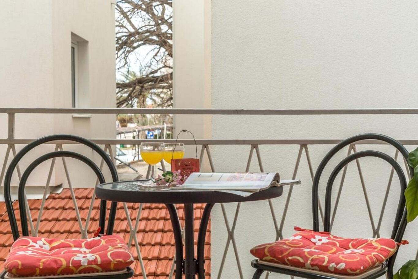 Apartments and Rooms Happiness 112801-A3