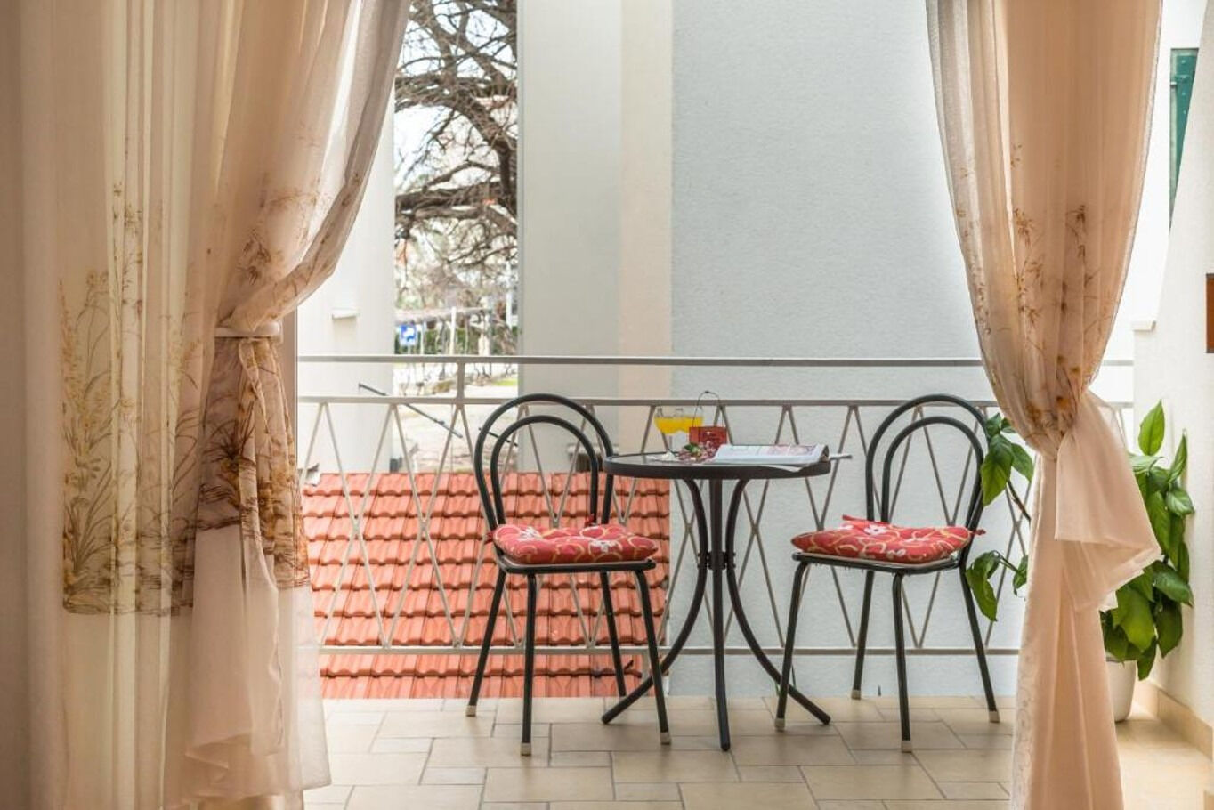 Apartments and Rooms Happiness 112801-A3