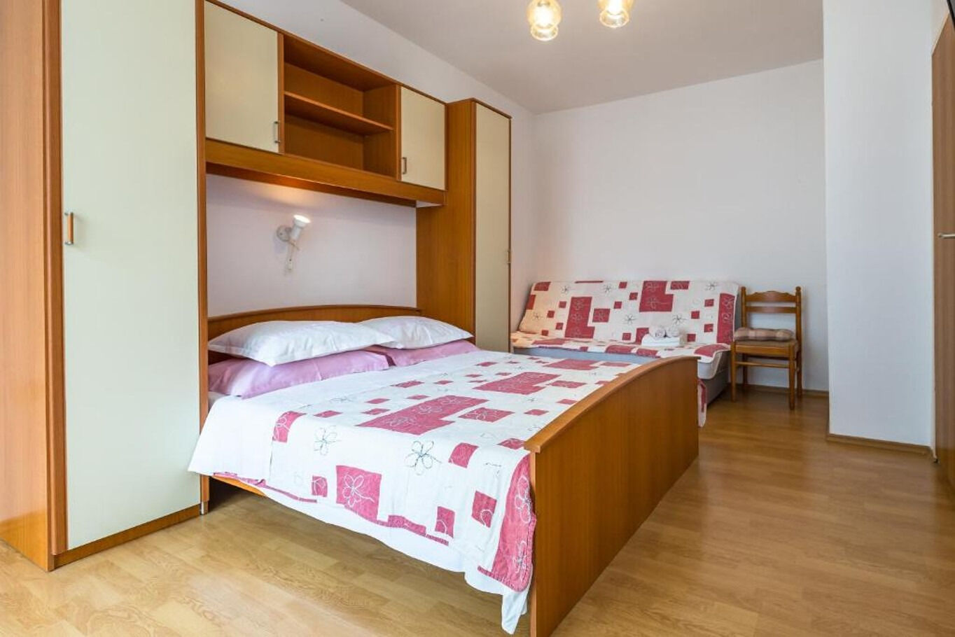 Apartments and Rooms Happiness 112801-A3