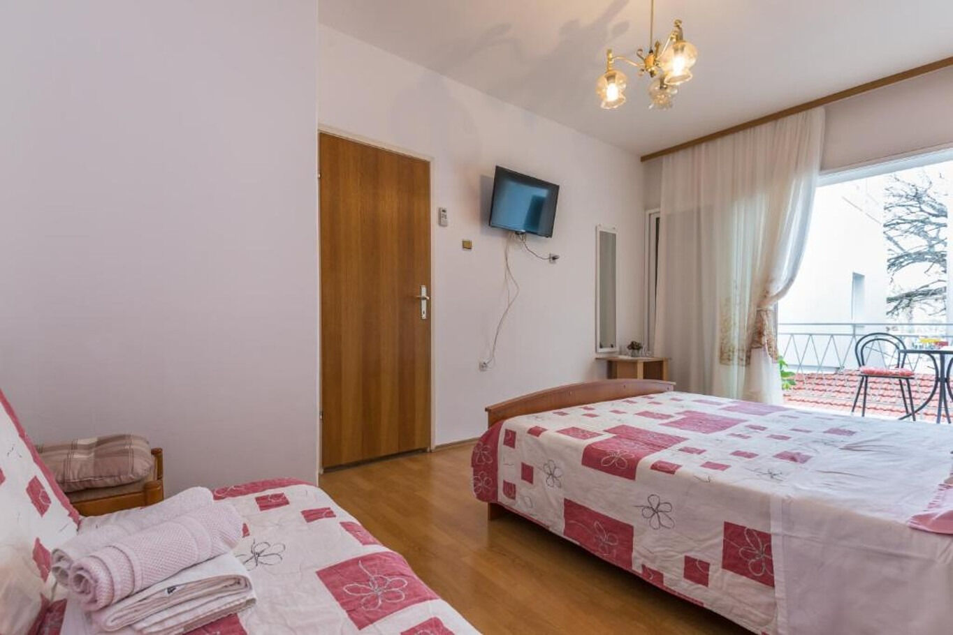 Apartments and Rooms Happiness 112801-A3