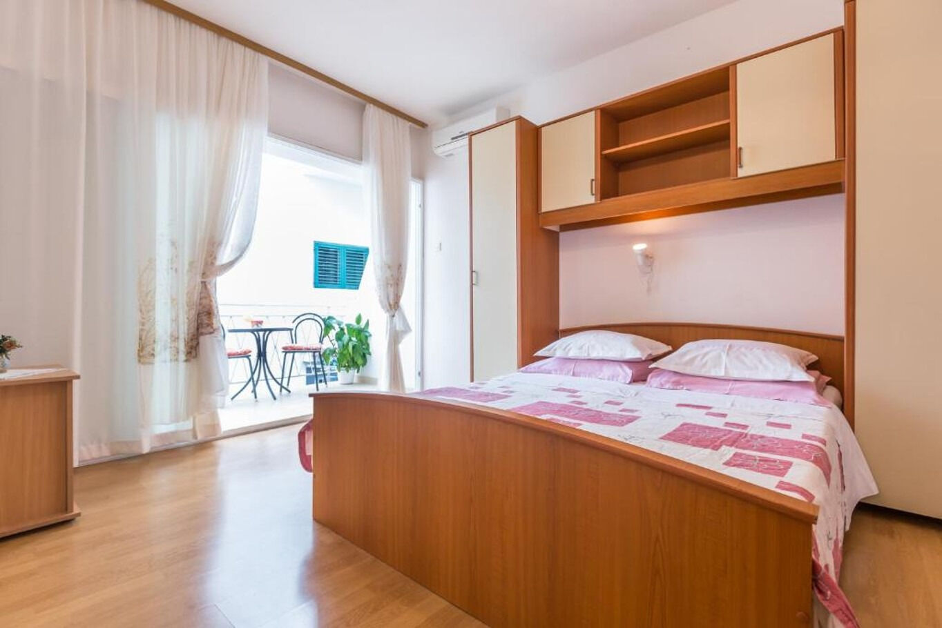 Apartments and Rooms Happiness 112801-A3