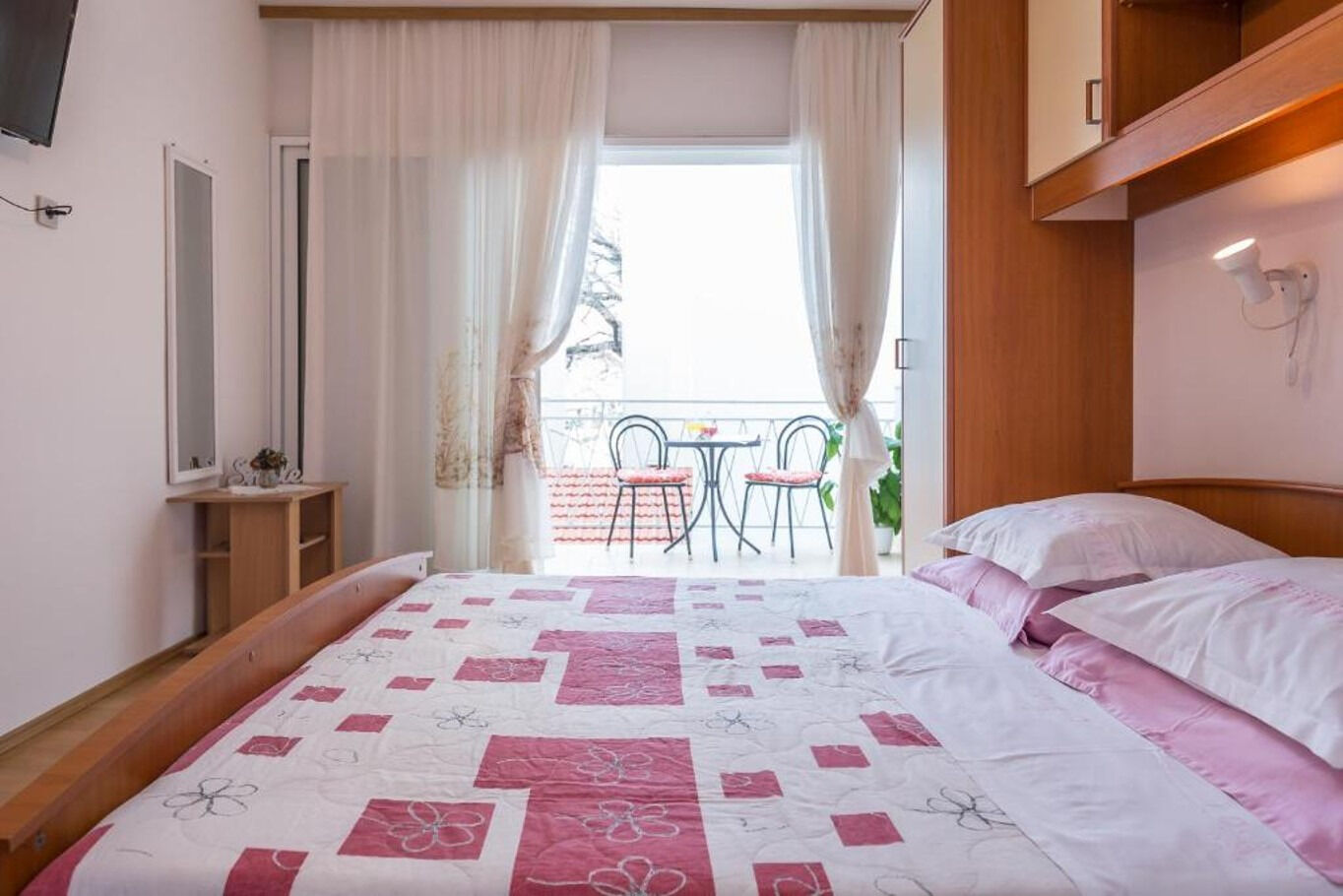 Apartments and Rooms Happiness 112801-A3