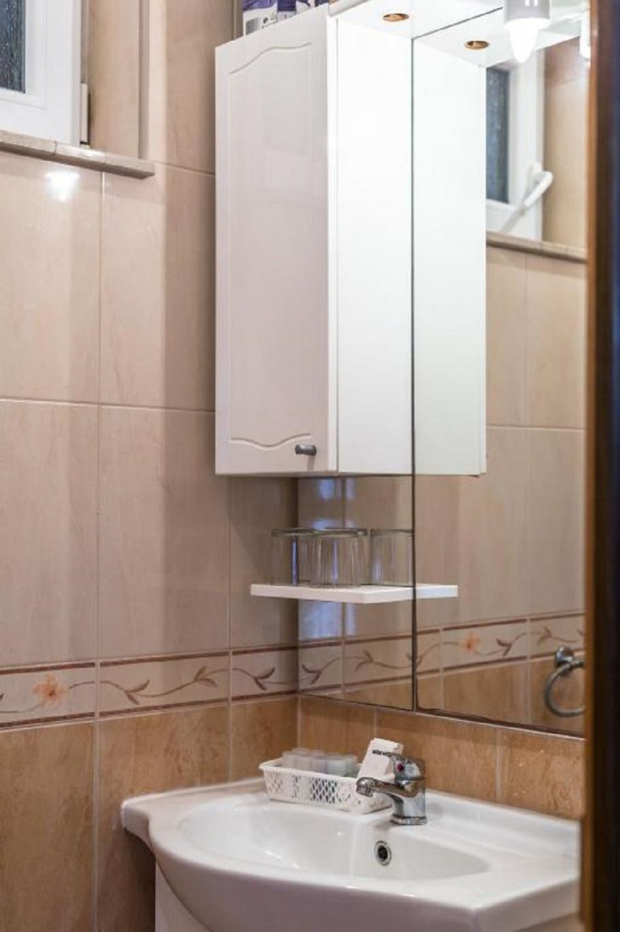 Apartments and Rooms Happiness 112801-A3
