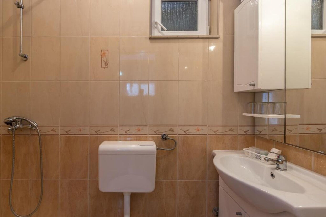 Apartments and Rooms Happiness 112801-A3