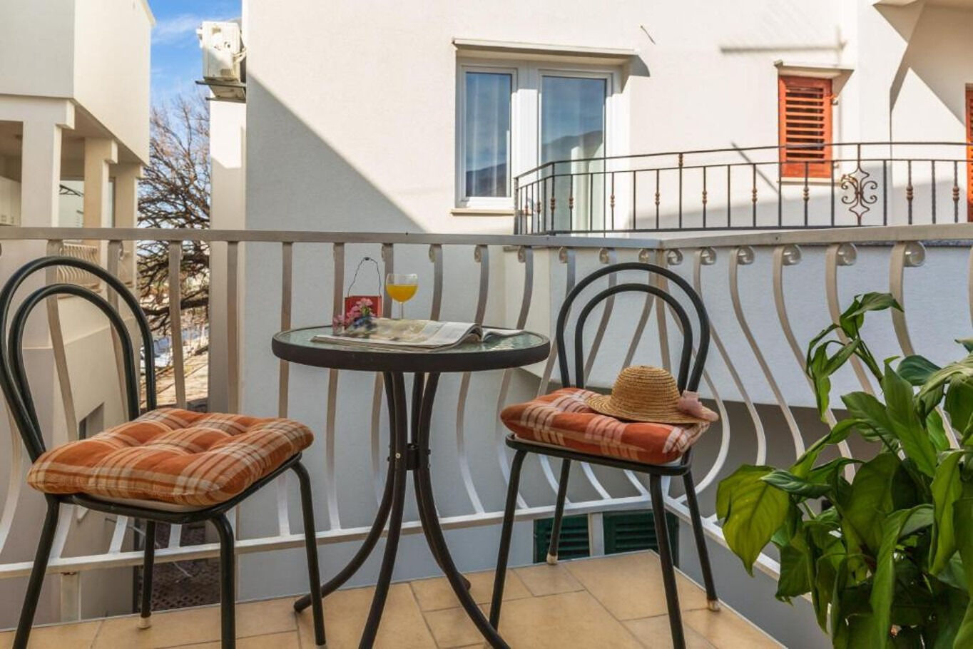 Apartments and Rooms Happiness 112801-S4