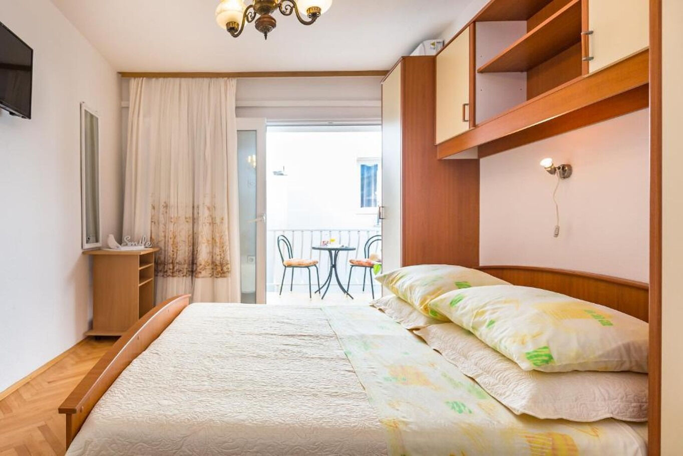 Apartments and Rooms Happiness 112801-S4