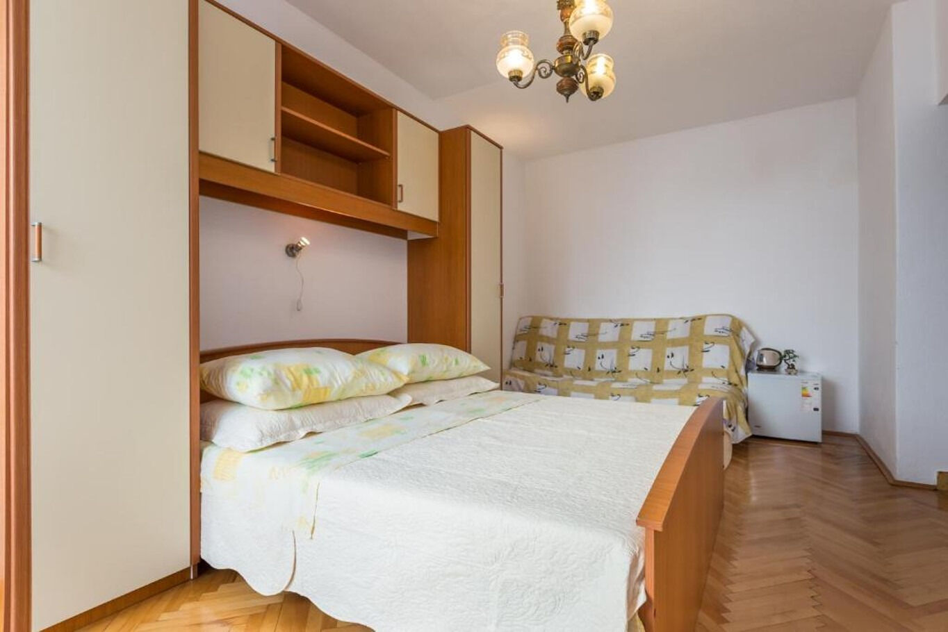 Apartments and Rooms Happiness 112801-S4