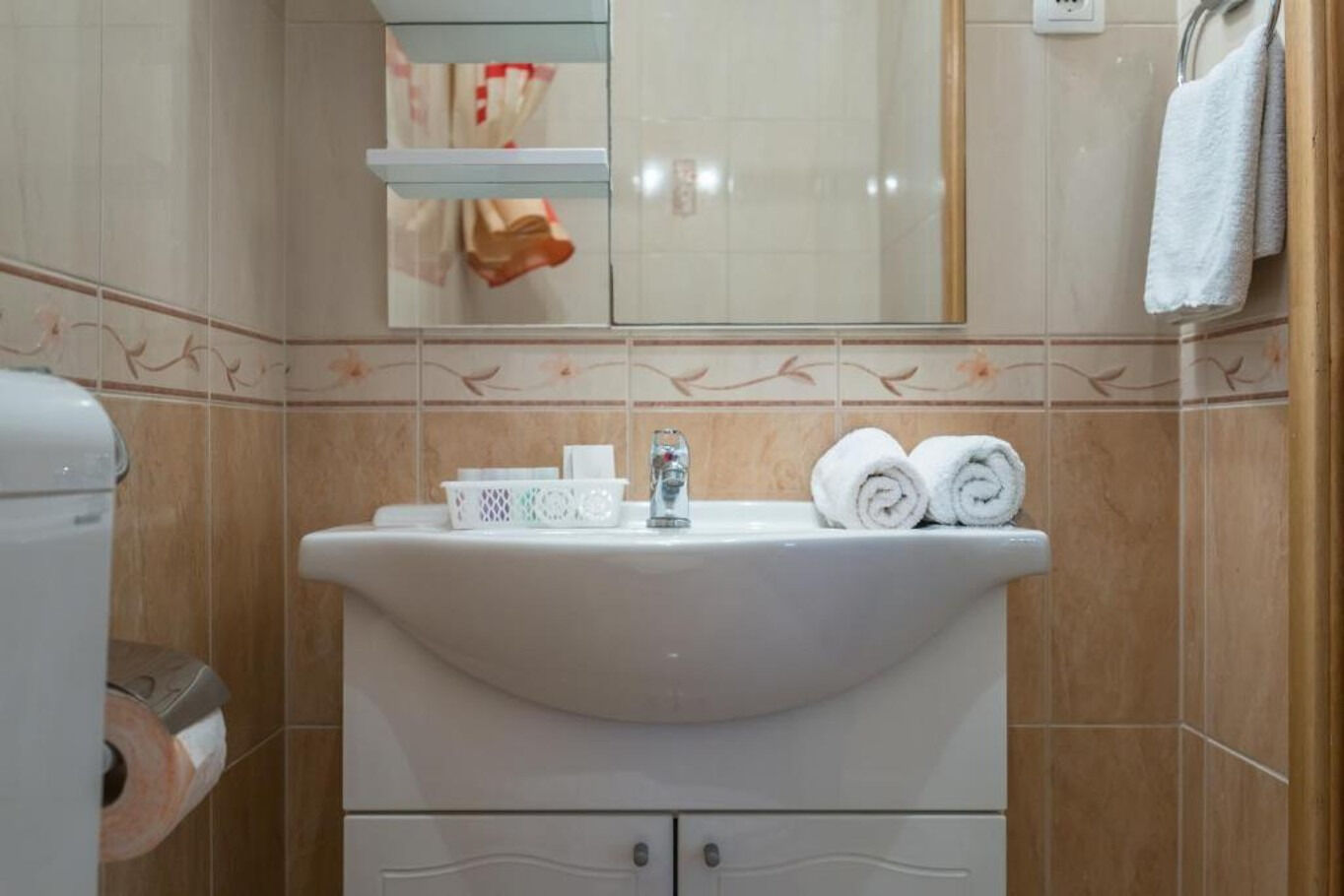 Apartments and Rooms Happiness 112801-S4