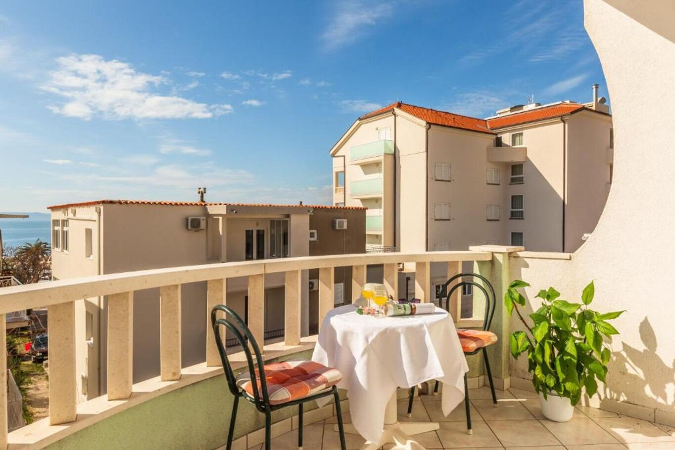 Apartments and Rooms Happiness 112801-S5