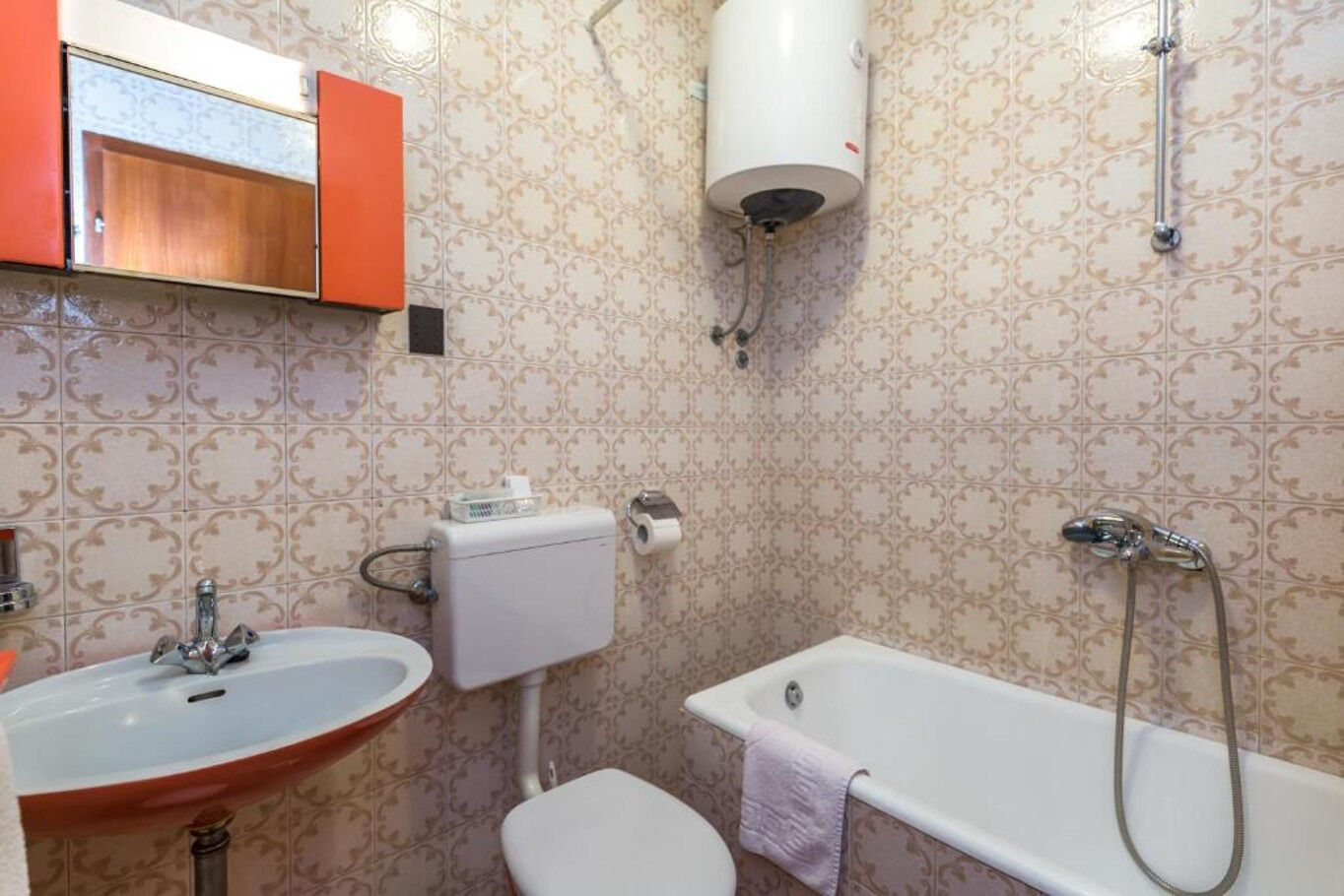 Apartments and Rooms Happiness 112801-S5