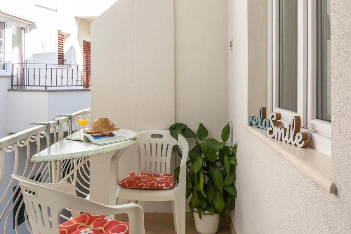 Apartments and Rooms Happiness 112801-S6