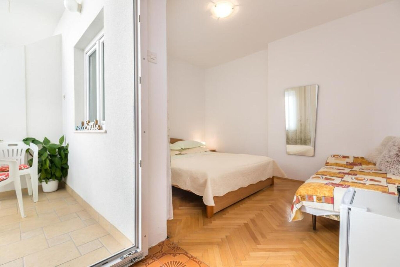 Apartments and Rooms Happiness 112801-S6