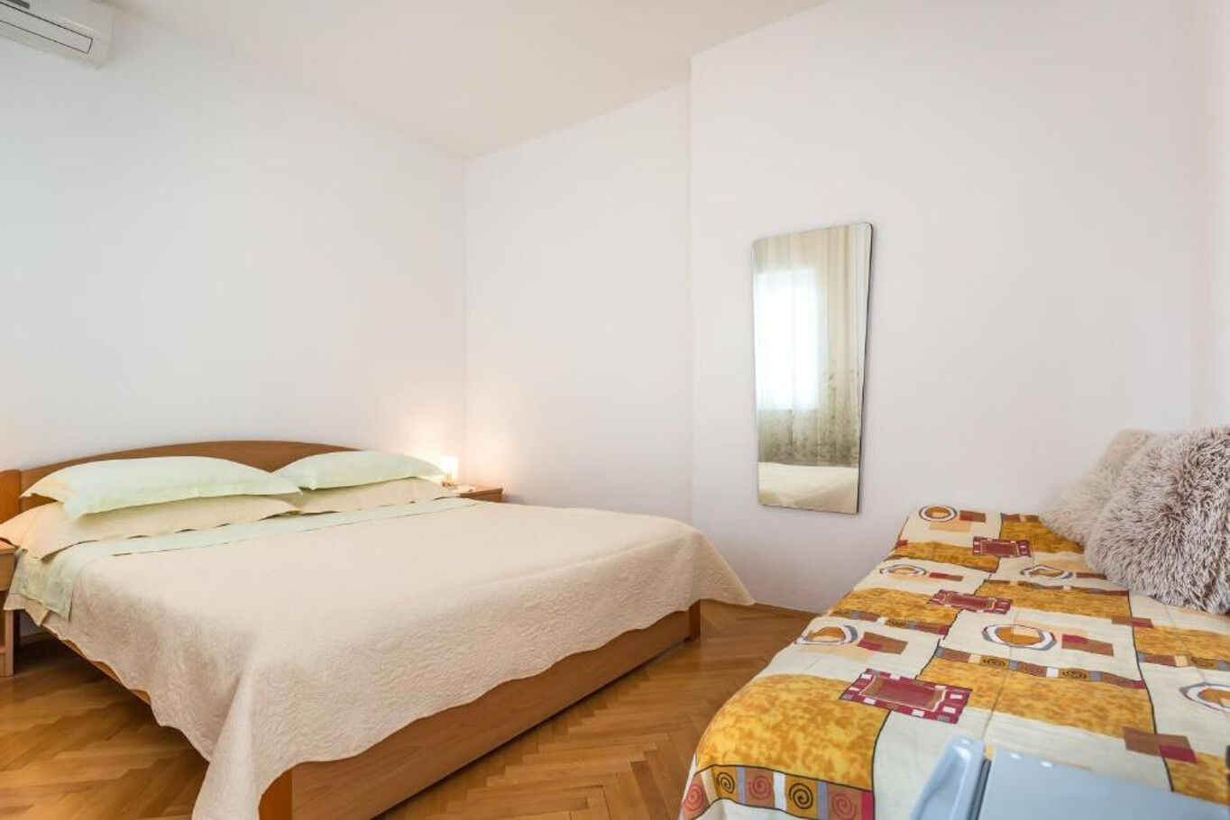 Apartments and Rooms Happiness 112801-S6