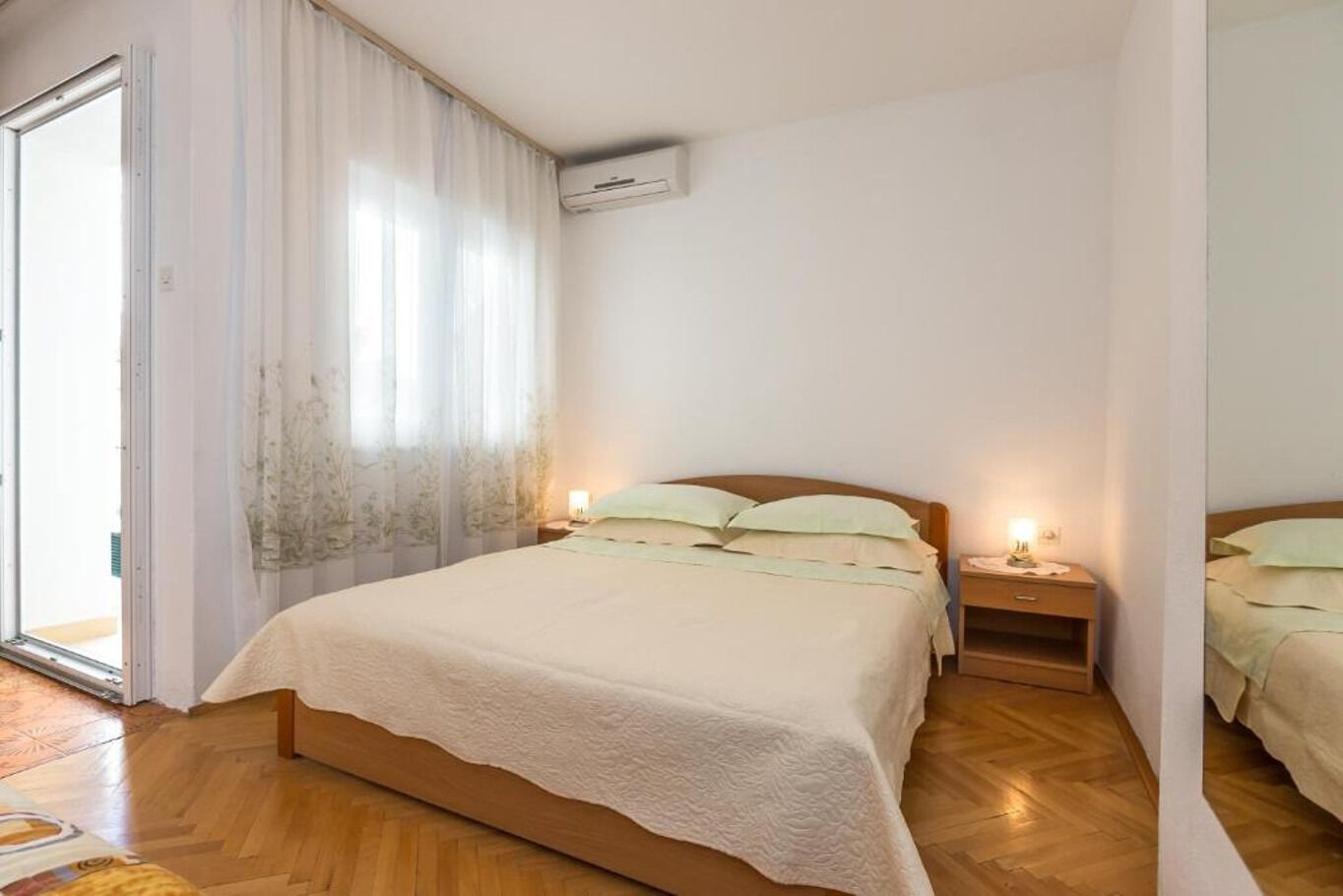 Apartments and Rooms Happiness 112801-S6