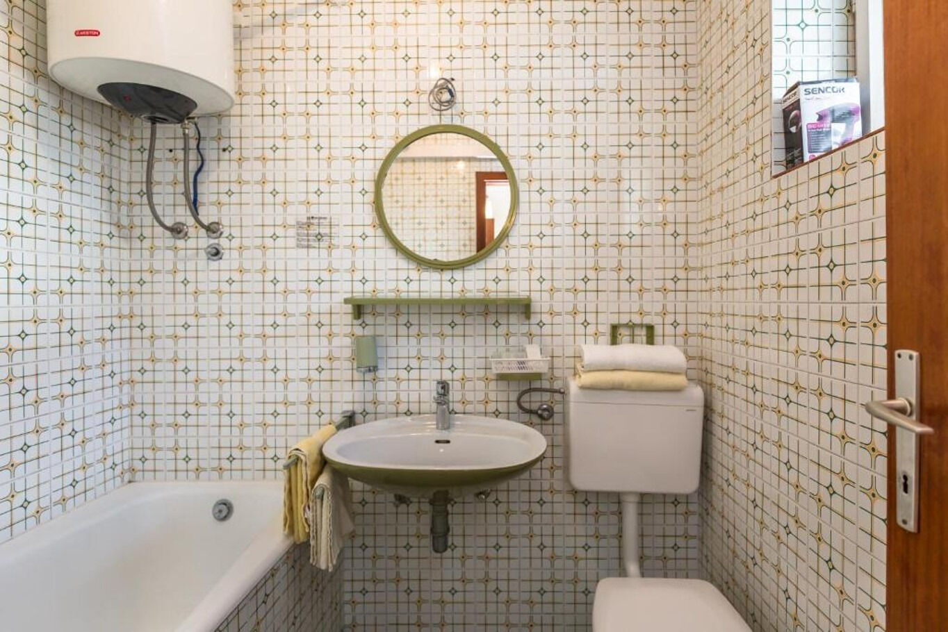 Apartments and Rooms Happiness 112801-S6
