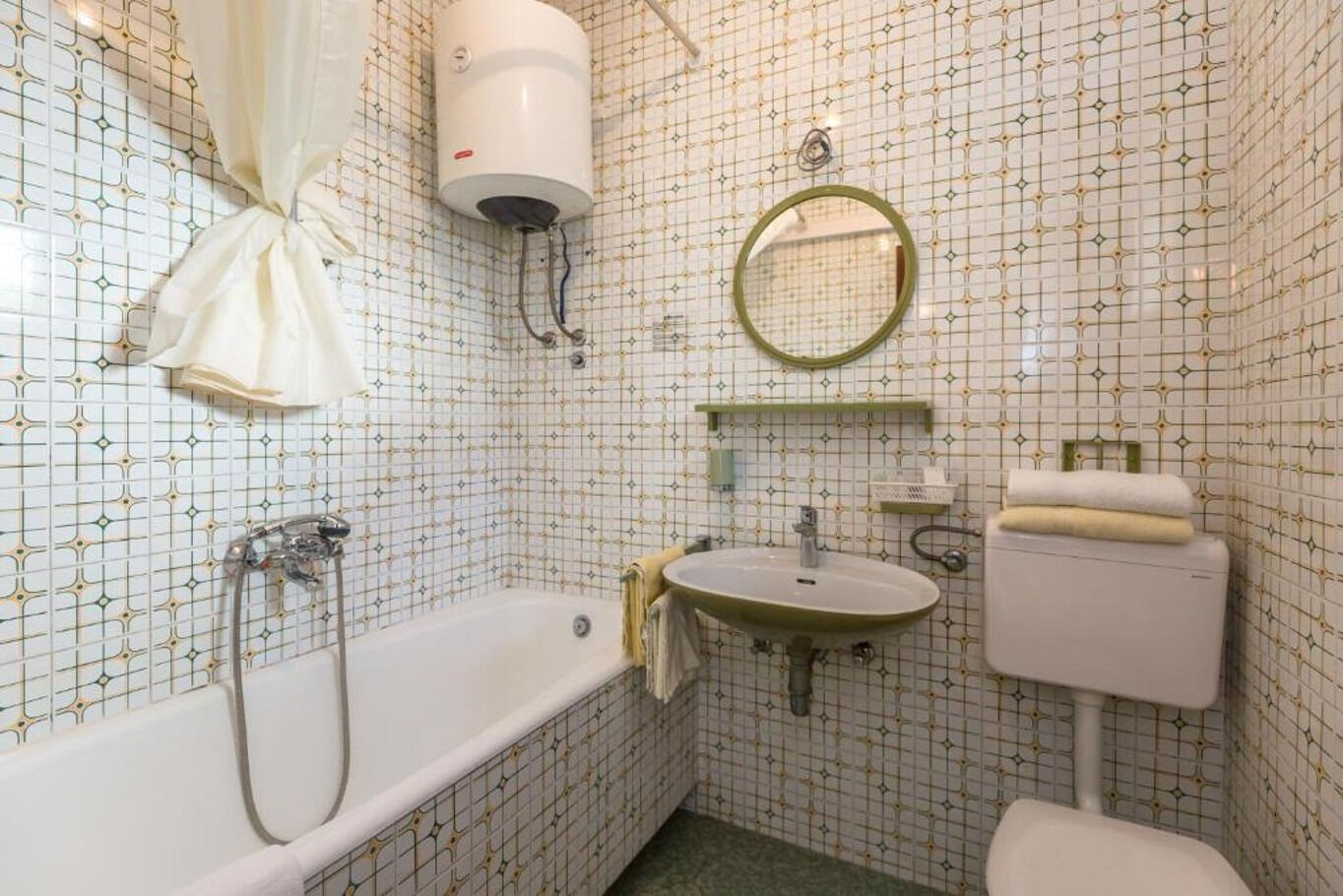 Apartments and Rooms Happiness 112801-S6