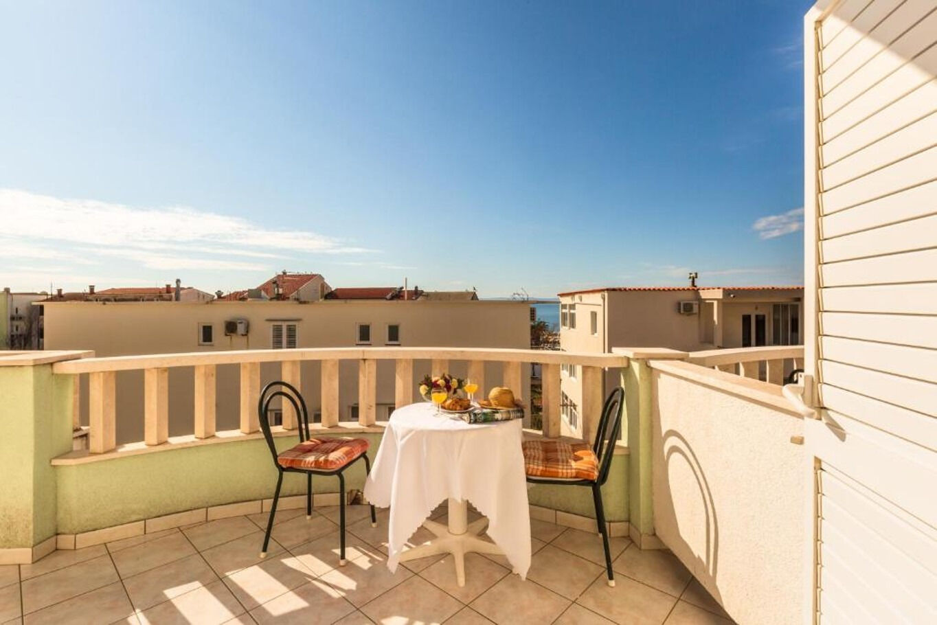 Apartments and Rooms Happiness 112801-S7