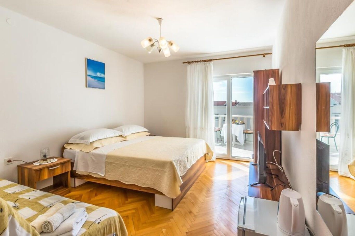 Apartments and Rooms Happiness 112801-S7