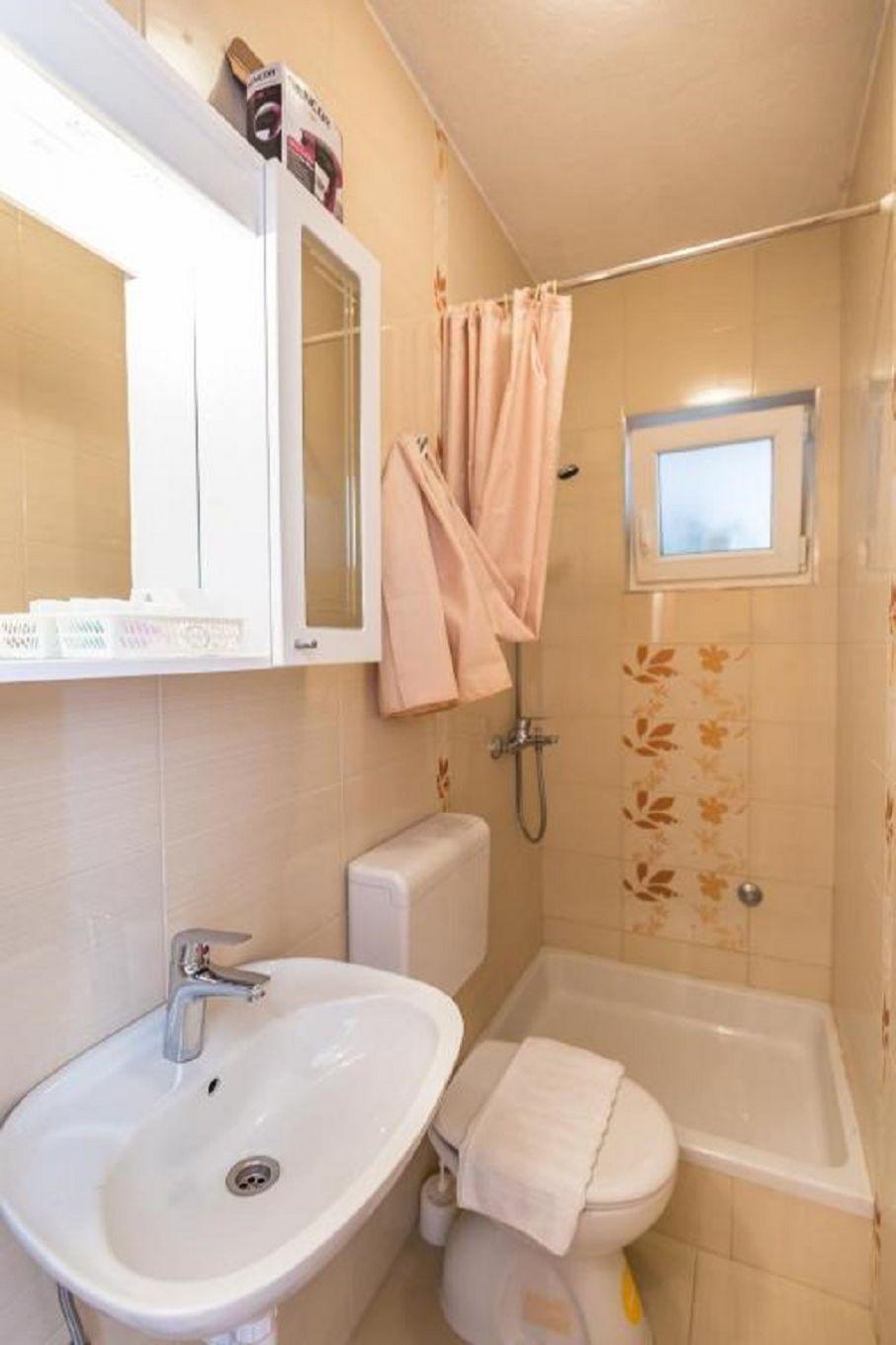 Apartments and Rooms Happiness 112801-S7
