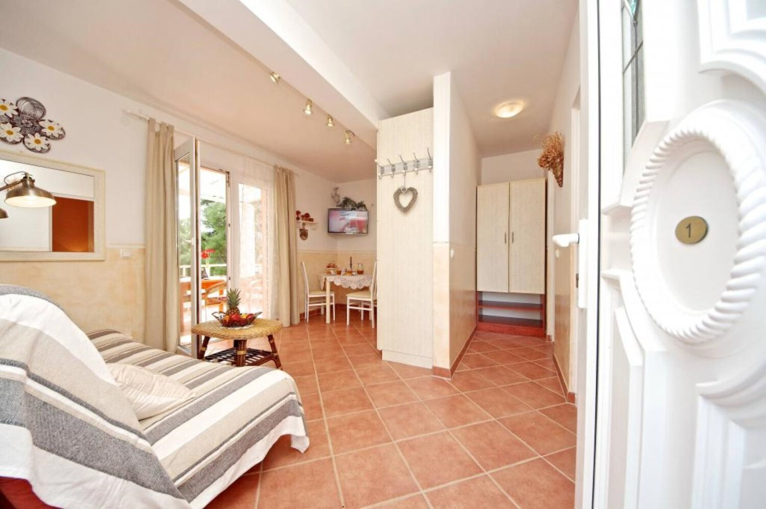 Apartments Dino 112921-A1