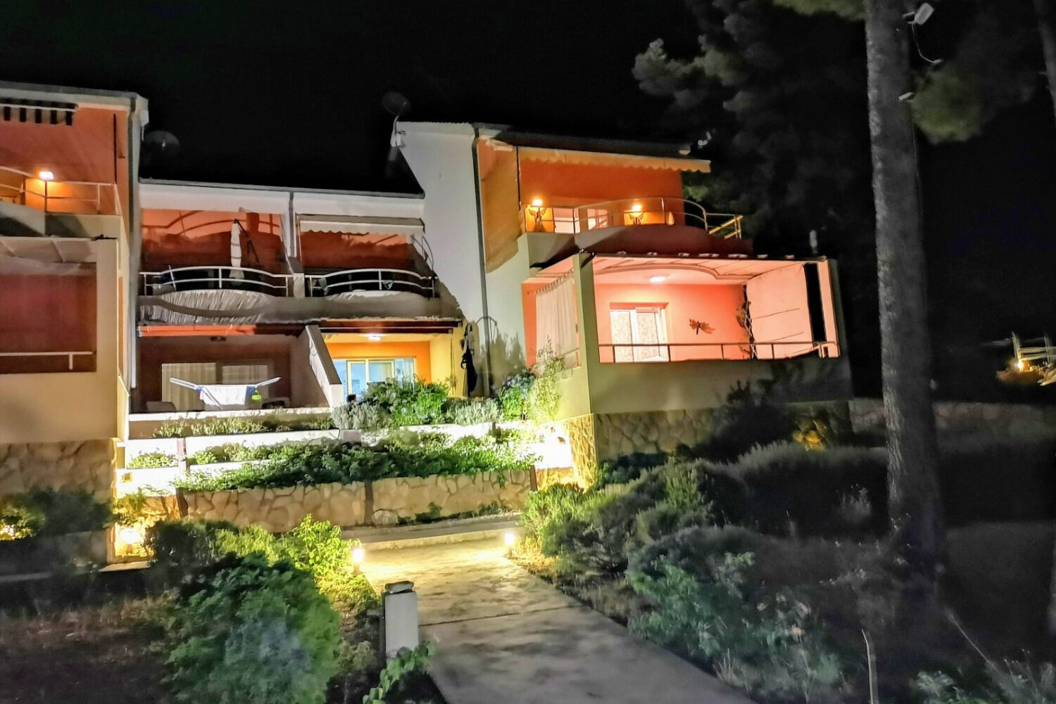 Apartments Dino 112921-A2