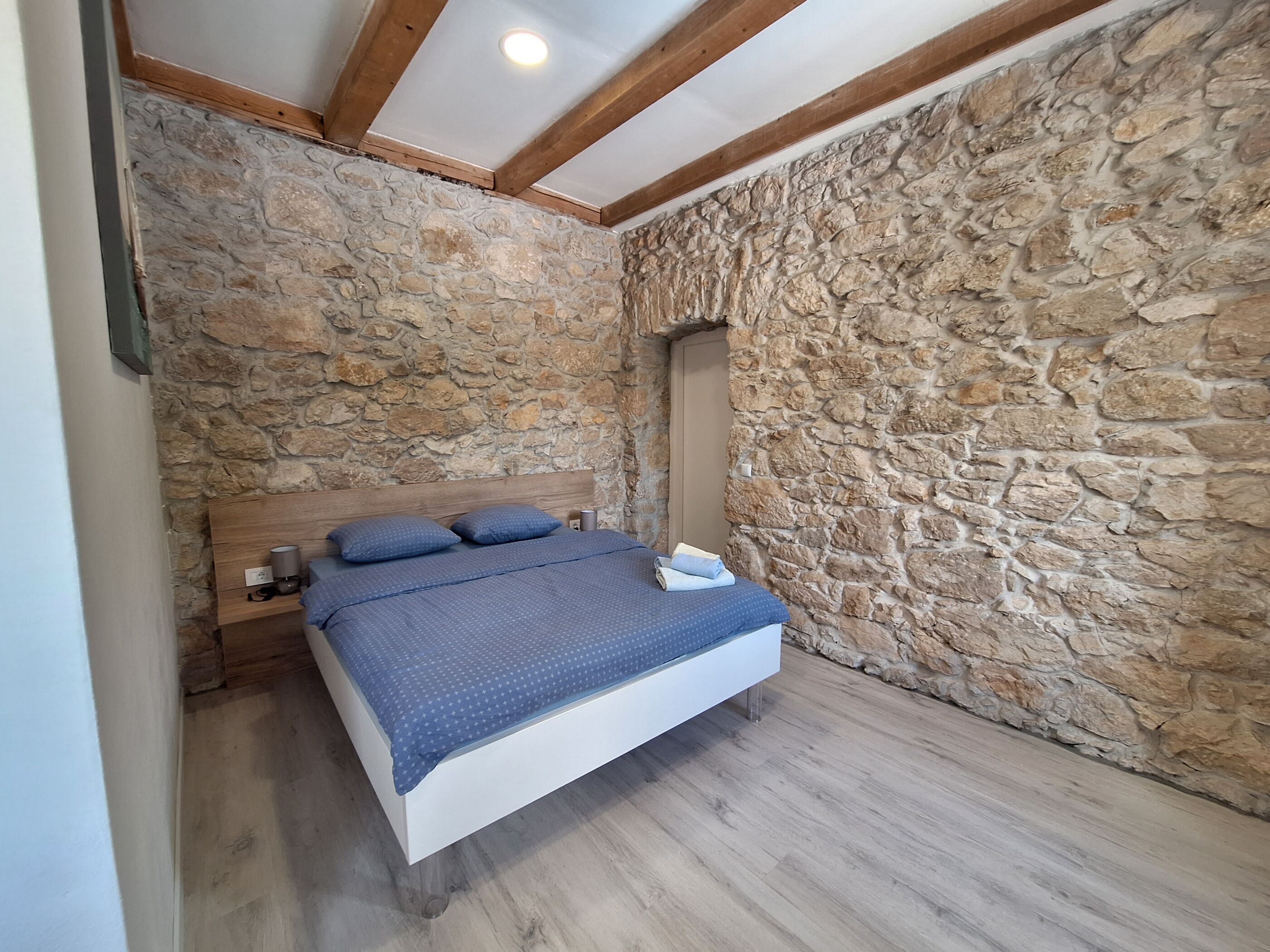Villa Stone castle V1621-K1