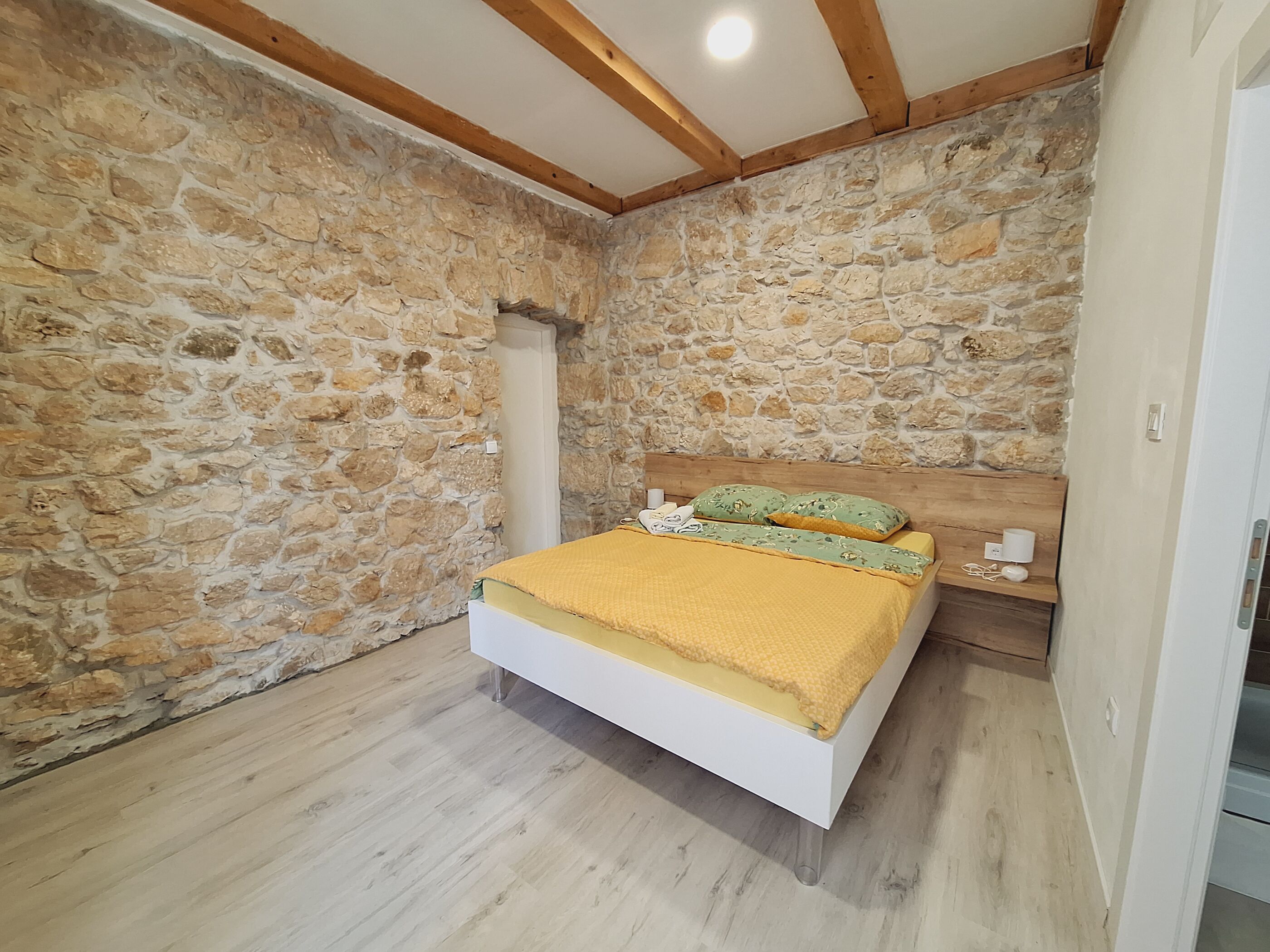 Villa Stone castle V1621-K1
