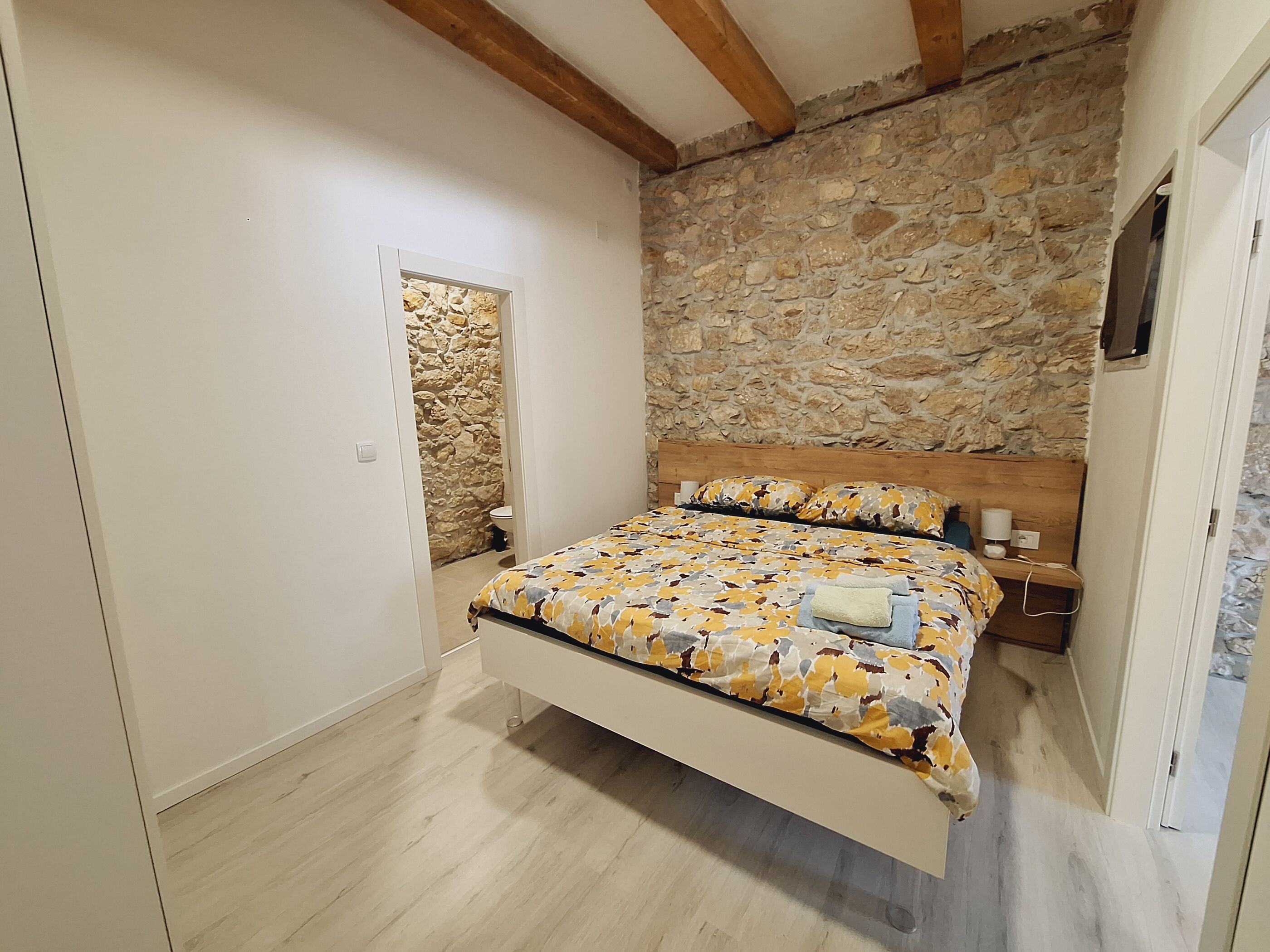 Villa Stone castle V1621-K1
