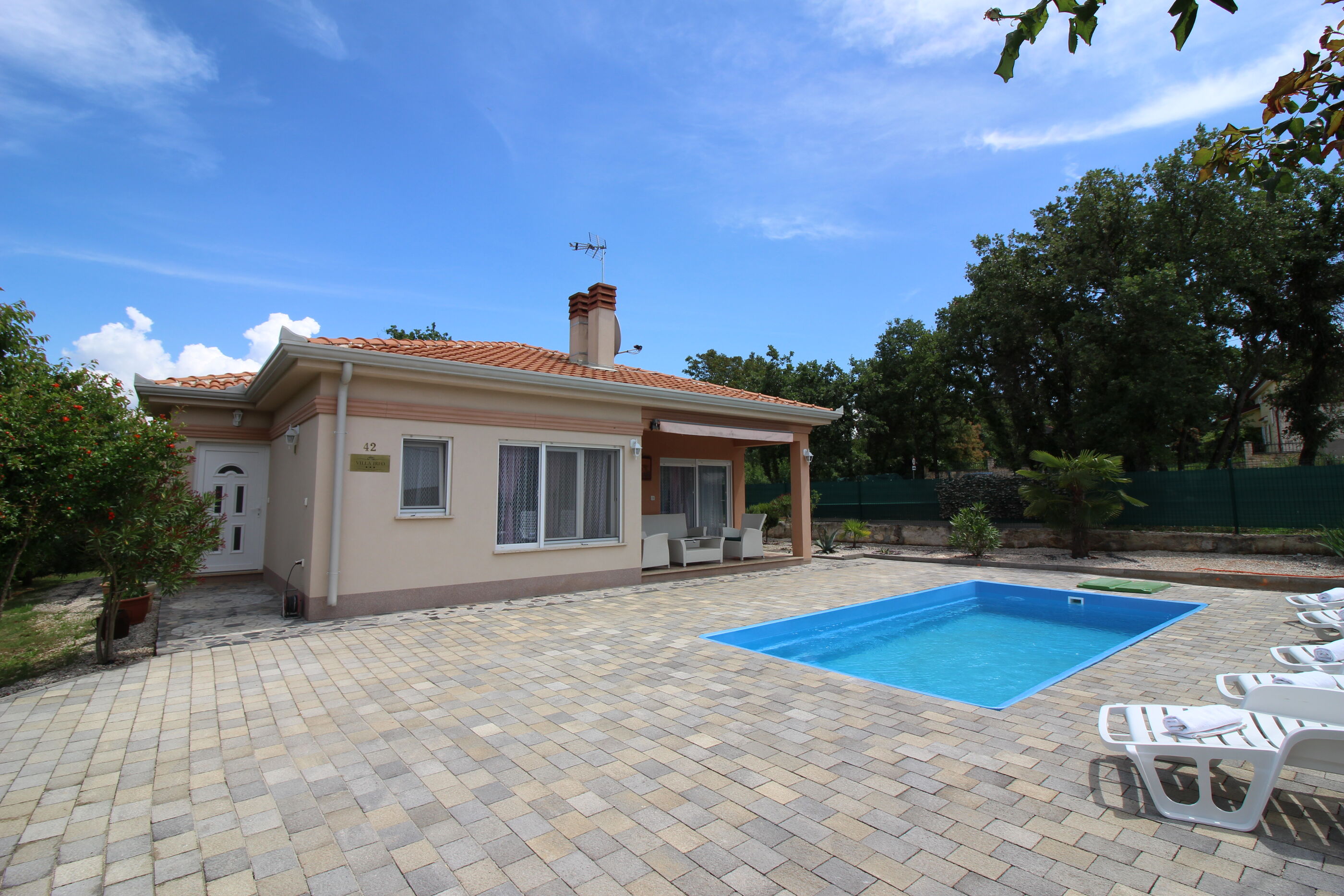 Villa Bianca s bazenom 63716-K1